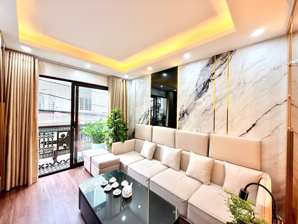 NGUYỄN CHÍNH 5 TẦNG THANG MÁY – LÔ GÓC 3 THOÁNG – Ô TÔ VÀO NHÀ – SIÊU PHẨM DUY NHẤT