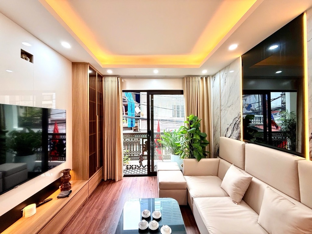NGUYỄN CHÍNH 5 TẦNG THANG MÁY – LÔ GÓC 3 THOÁNG – Ô TÔ VÀO NHÀ – SIÊU PHẨM DUY NHẤT