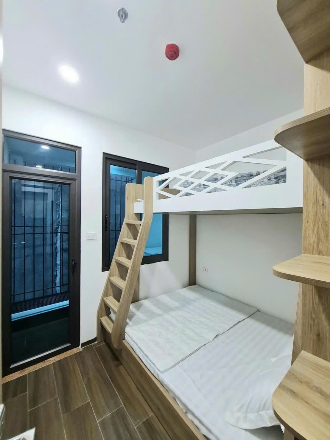 BÁN TÒA APARTMENT DOÃN KẾ THIỆN, CẦU GIẤY – 95M² x 10T CÓ HẦM – DÒNG TIỀN 250TR/TH – Ô TÔ