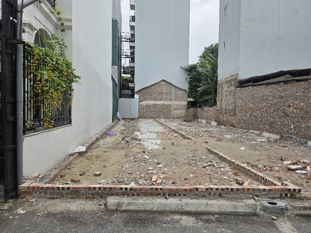 Chỉ Hơn 140tr/m ! Đất Ngọc Thuỵ trong đê. nở hậu, oto tải vào đất ngay trường pháp, cv. Hiếm !