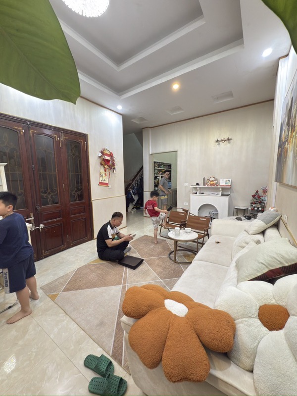 Nguyễn Trãi, siêu phẩm, mặt tiền rộng, nhà đẹp, cách phố vài chục M