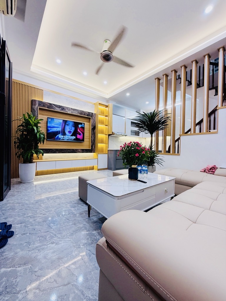 bán nhà Thanh Xuân 40m 4 tầng, siêu đẹp, hiếm có, vị trí đắc địa, tặng full nội thất ở luôn, sổ phân lô
