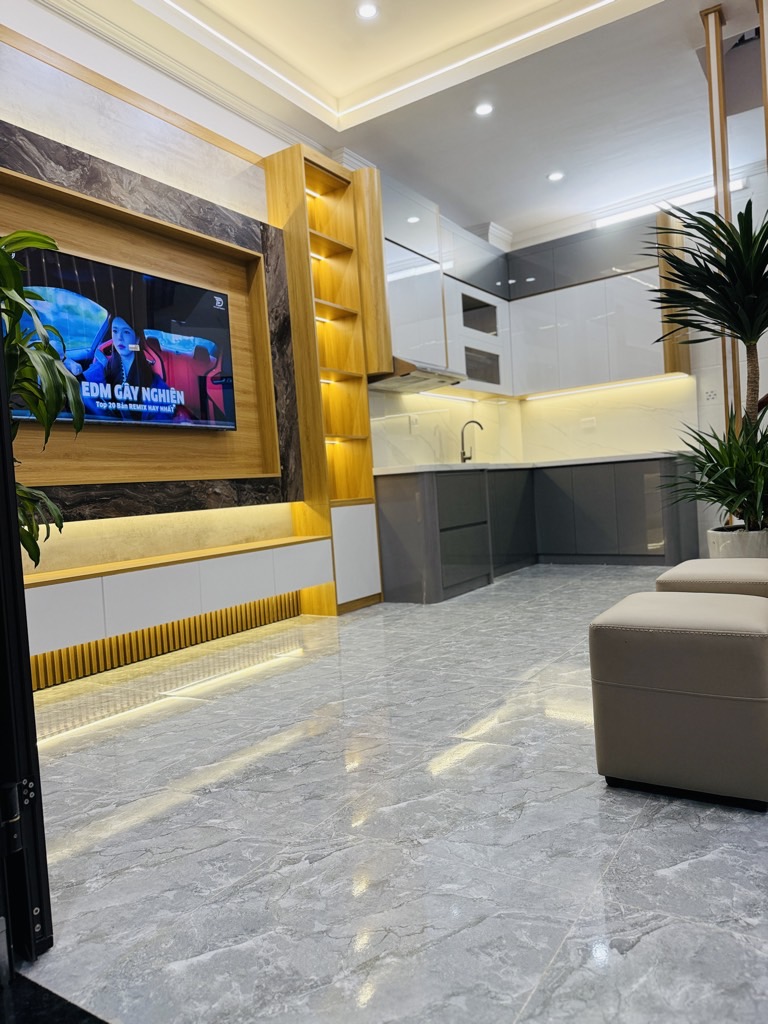 bán nhà Thanh Xuân 40m 4 tầng, siêu đẹp, hiếm có, vị trí đắc địa, tặng full nội thất ở luôn, sổ phân lô