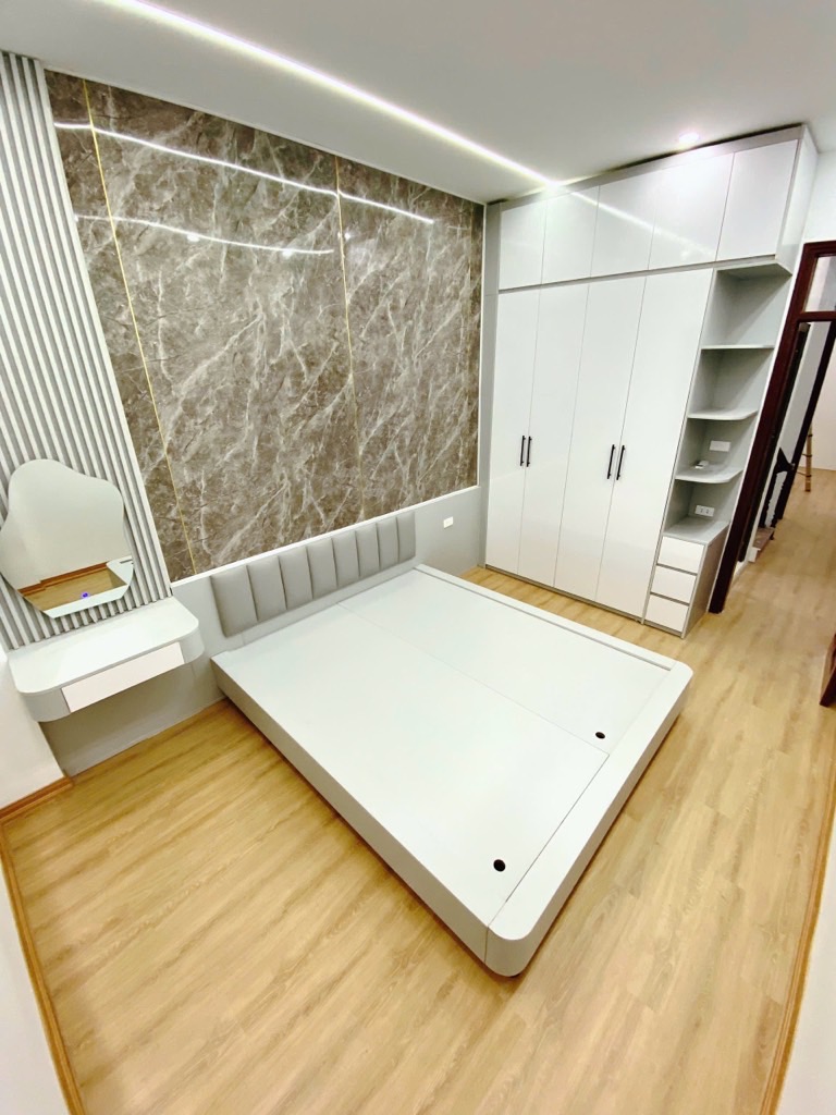 Bán nhà Định Công Thượng, gần phố, 2 thoáng trước sau, 34m2, 6.9 tỷ(CTL)