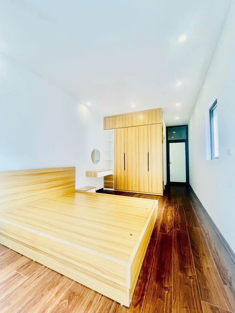 NHÀ CHÍNH CHỦ – GIÁ TỐT – Vị Trí Đẹp Tại Ngõ 242 Đường Láng