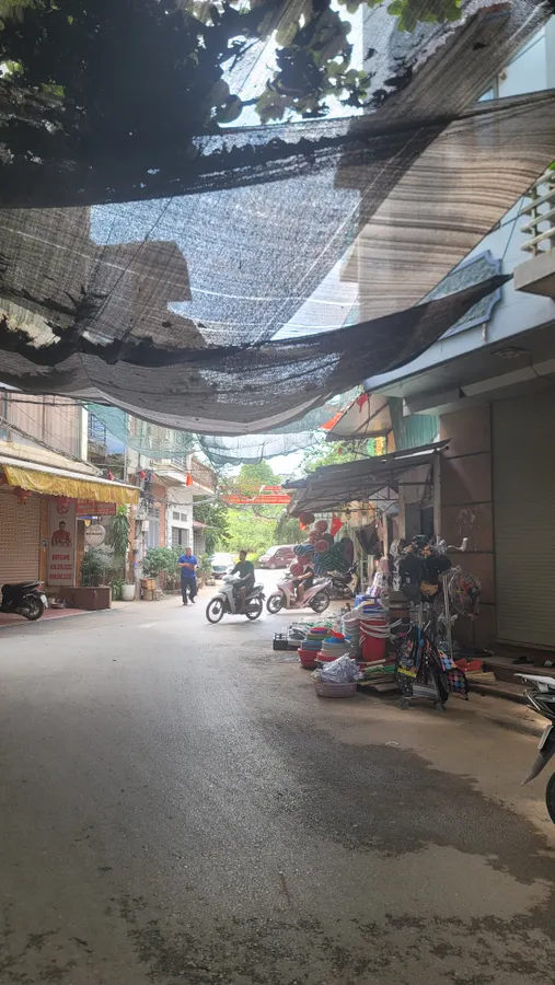 Bán đất tặng nhà Yên Nghĩa 65m, vị trí đẹp, Ô tô vào nhà, ngõ thông, rộng thoáng giá 8.8 tỷ.
