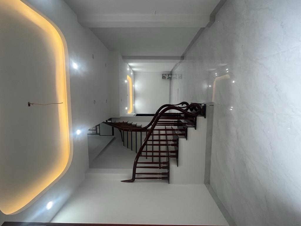 Bán nhà 5 tầng Phú Diễn, 32m2, mt 3.9 m, ngay Hoàng Quốc Việt kéo dài