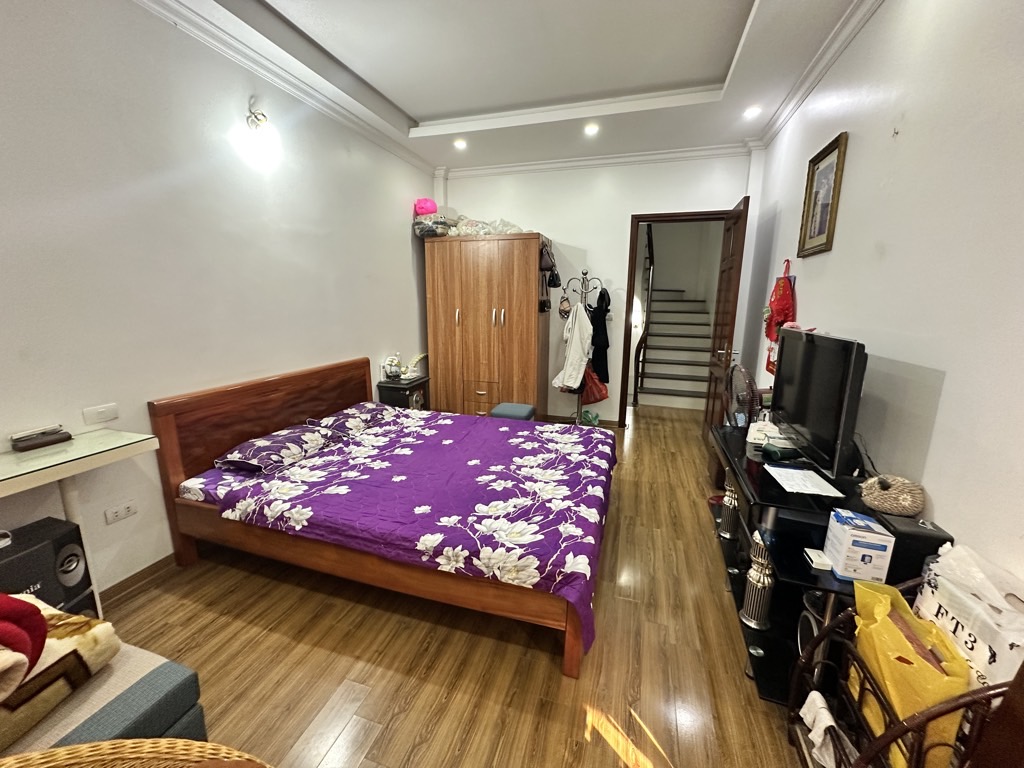 BÁN NHÀ GIA QUẤT, LONG BIÊN-35M- NHỈNH 6 TỶ( TL)