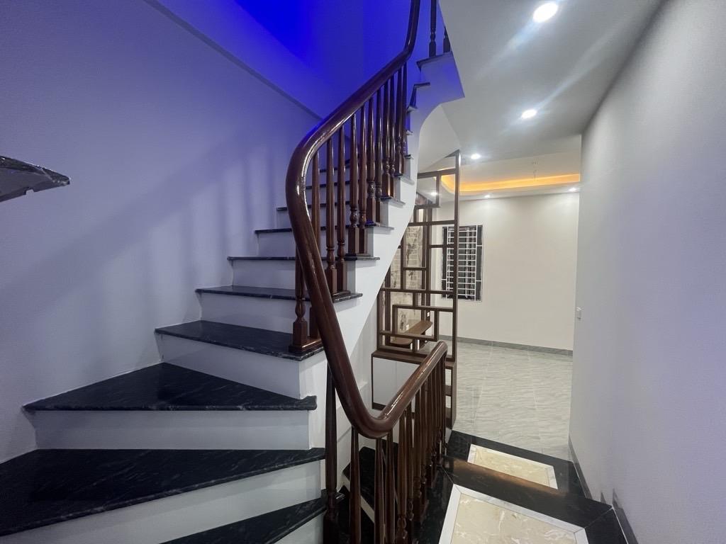 Bán nhà 5 tầng Phú Diễn, 32m2, mt 3.9 m, ngay Hoàng Quốc Việt kéo dài