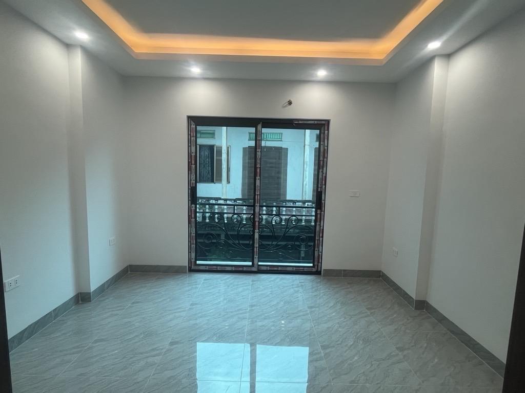 Bán nhà 5 tầng Phú Diễn, 32m2, mt 3.9 m, ngay Hoàng Quốc Việt kéo dài