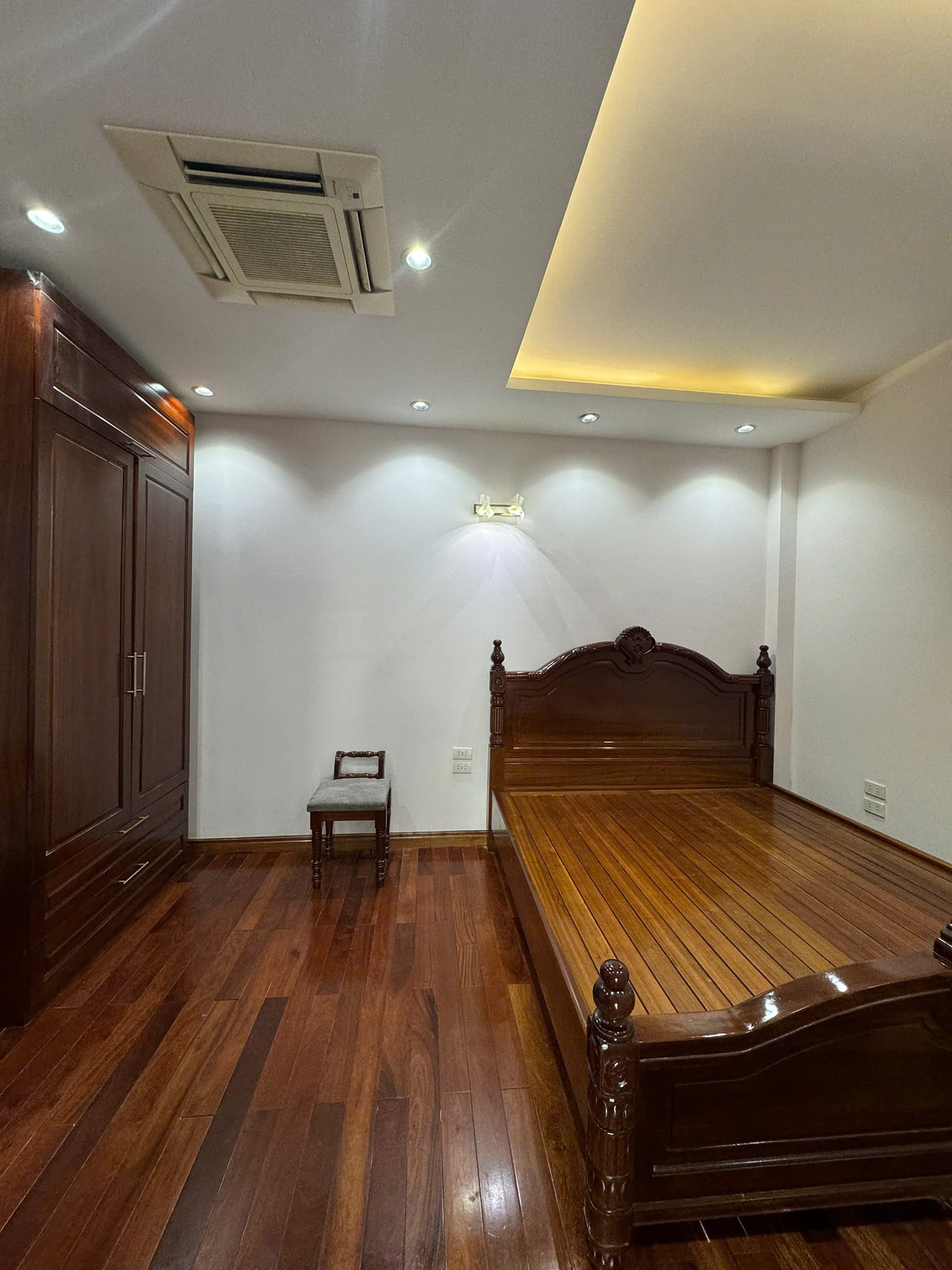BÁN NHÀ THANH XUÂN, PHÂN LÔ OTO TRÁNH, KINH DOANH, DT61M2 Ô CHỜ THANG MÁY, NHỈNH 20 TỶ
