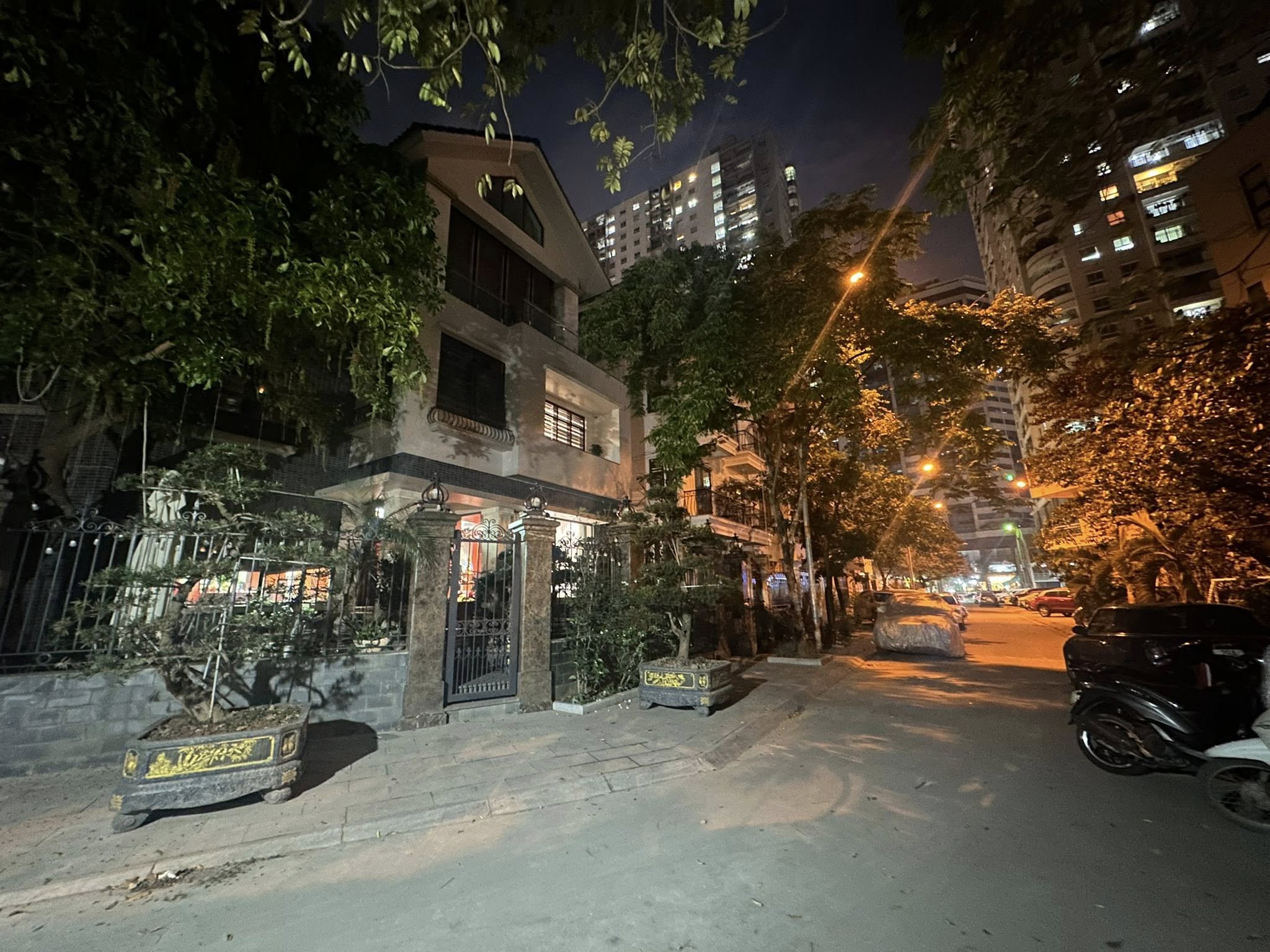 Bán biệt thự C37 Tố Hữu, 145-165m2, 4 tầng, view vườn hoa đẹp