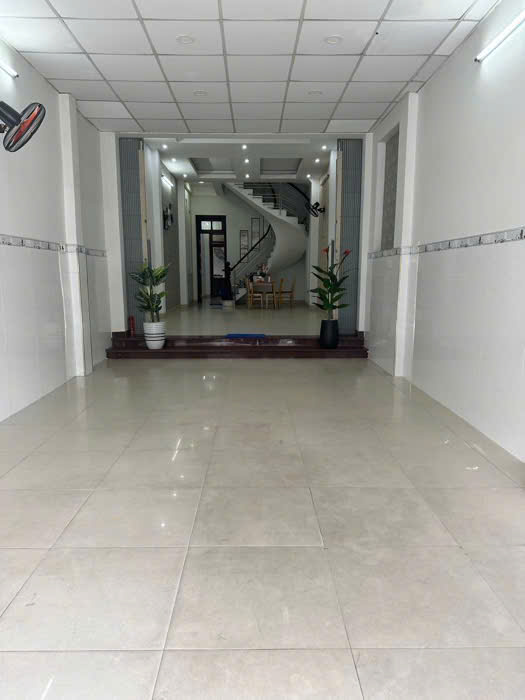 Nhỉnh 12 tỷ sở hữu MTKD sầm uất Nguyễn Văn Quá 100m2 ngang 4.1m 4 lầu gần chợ Cây Sộp.
