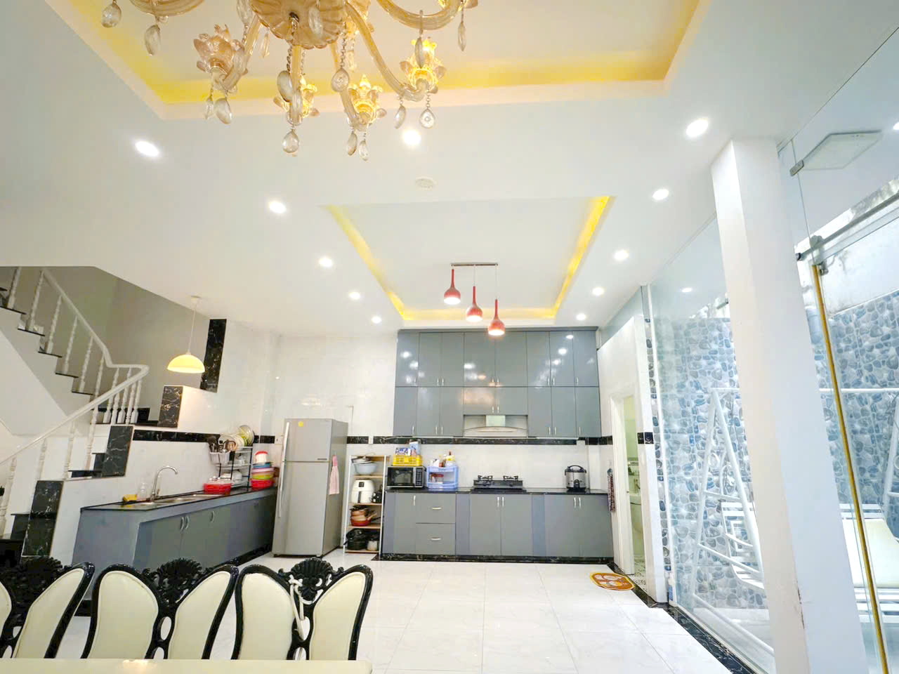 Bán biệt thự mặt tiền đường Số 10, KDC Ấp5 Phong Phú, ngay bến xe Q8