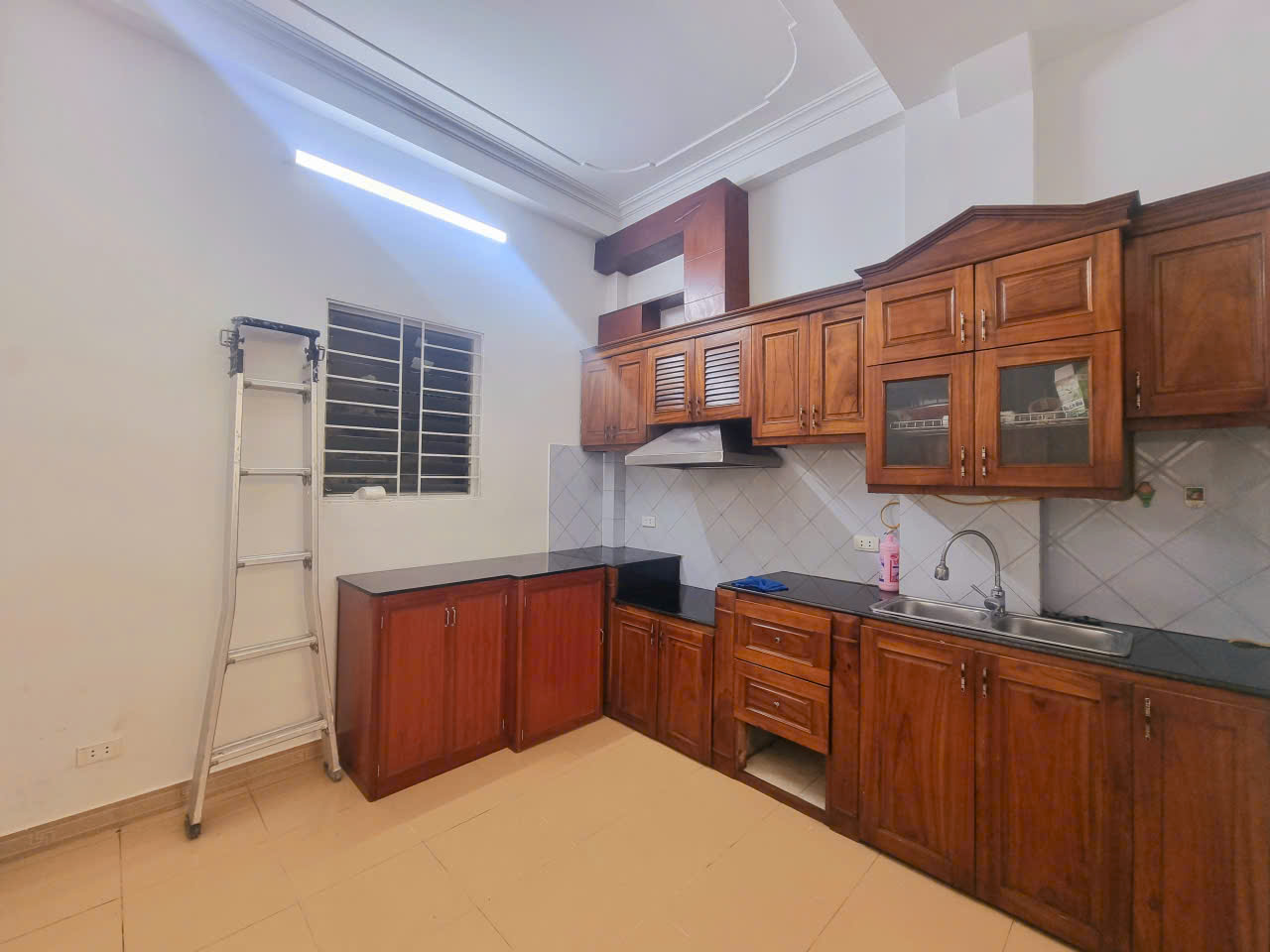 Phân lô quân đội, 3 bước ra hồ tây 32m 5 tầng phố Thuỵ Khuê giá đẹp