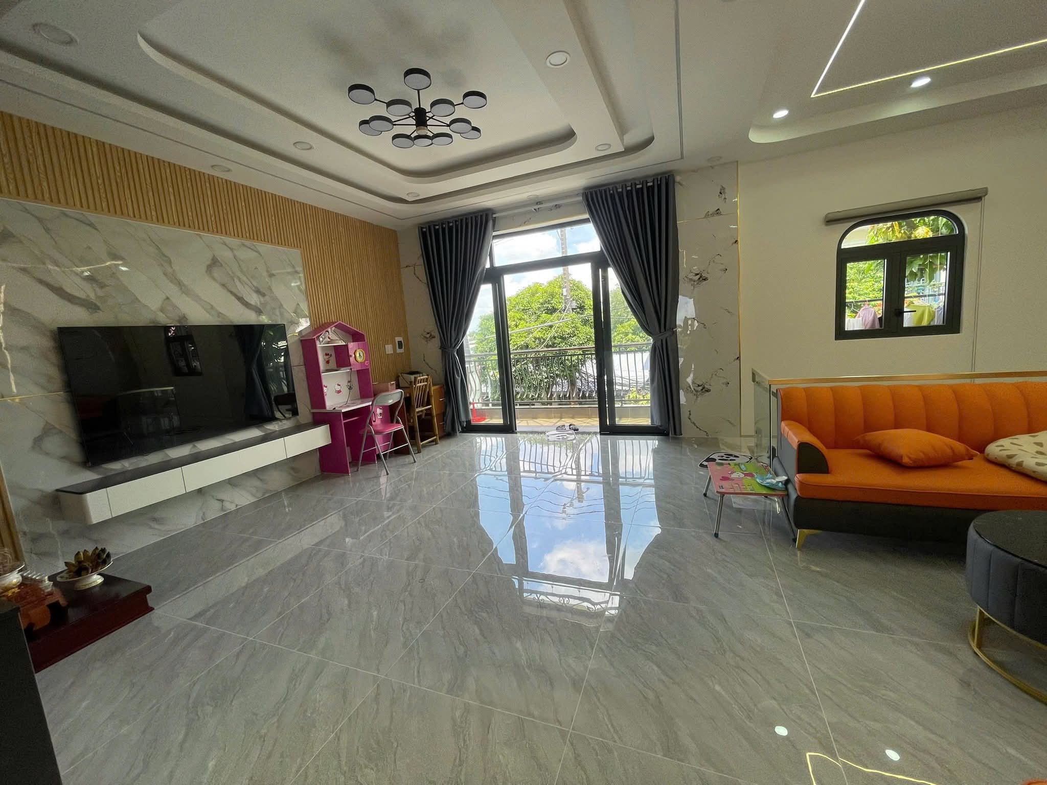 Nhà Mặt Tiền đường Thới Tam Thôn 9, Hóc Môn 7.8X22M Đúc 2 Tấm