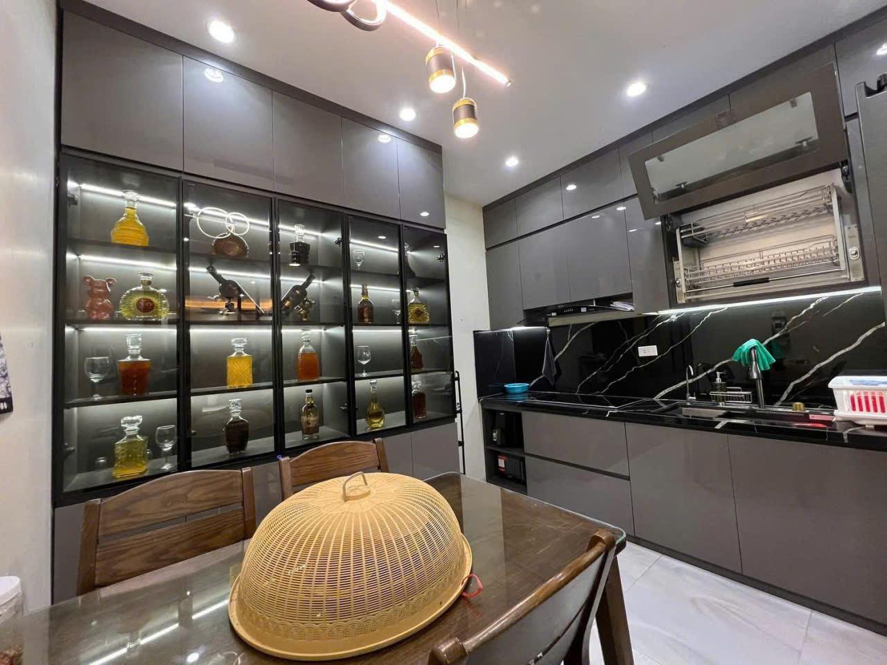 BÁN NHÀ 38M2 5 TẦNG, Ô TÔ ĐỖ CỬA, NGỌC THỤY, LONG BIÊN