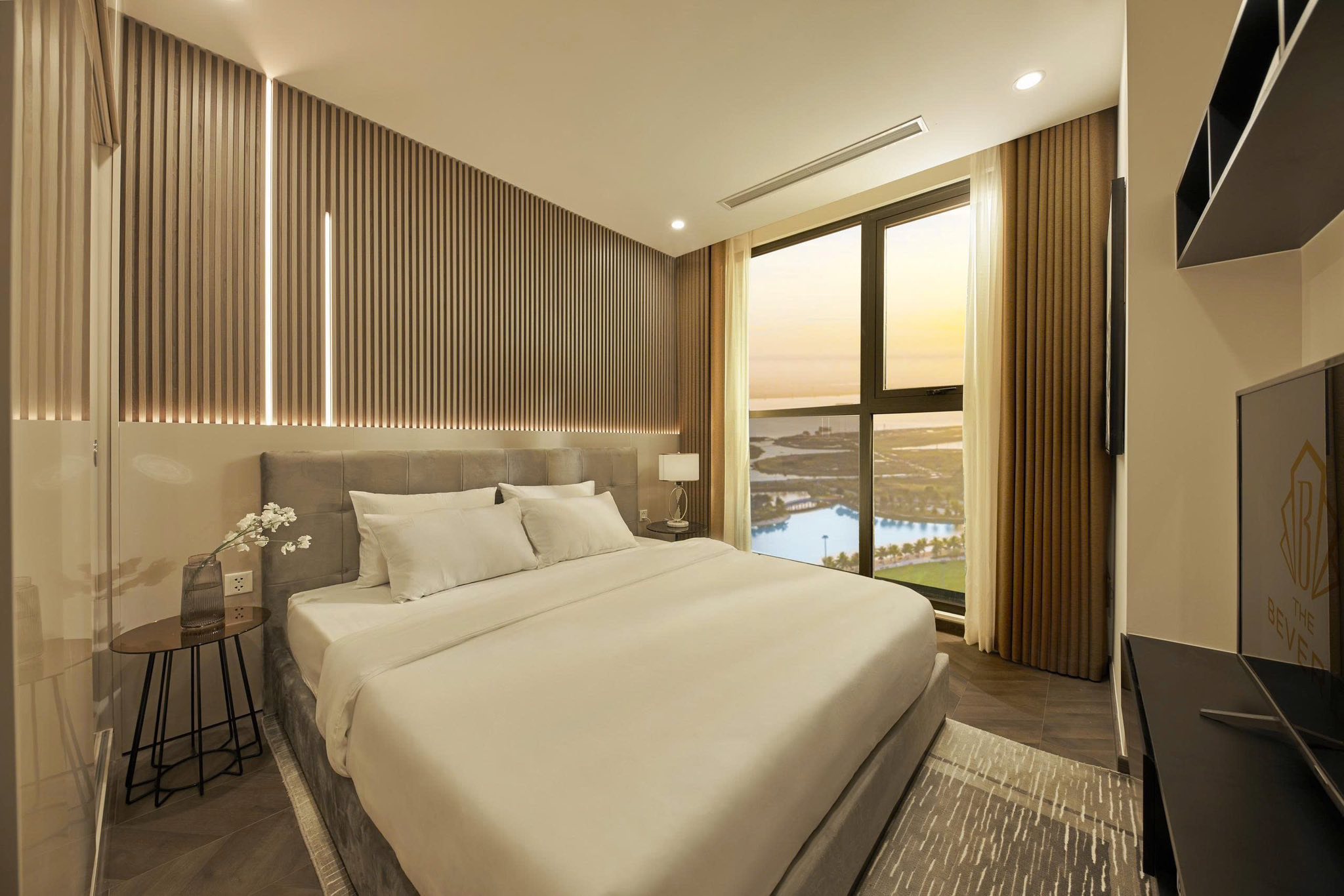 Ưu đãi 28% 2PN giá 2.8tỷ view nội khu hồ bơi TT giãn 480 ngày, bàn giao full nội thất Vinhomes grand park PKD 0937555063