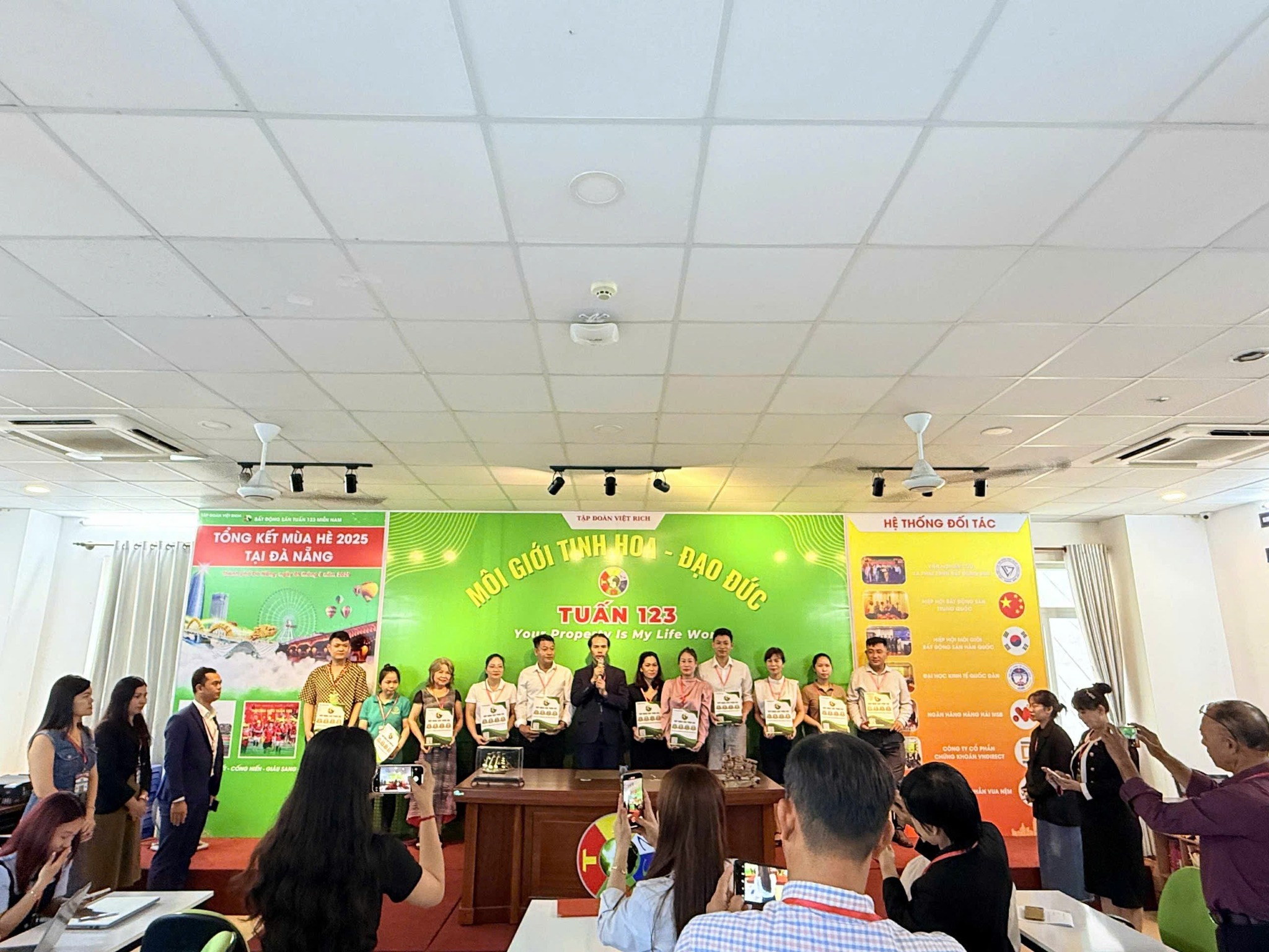 Tuyển dụng Chuyên gia nhà phố – Vạn Phú Land 123 Tân Bình, Số 8 Lê Trung Nghĩa Tân Bình – Tân Phú