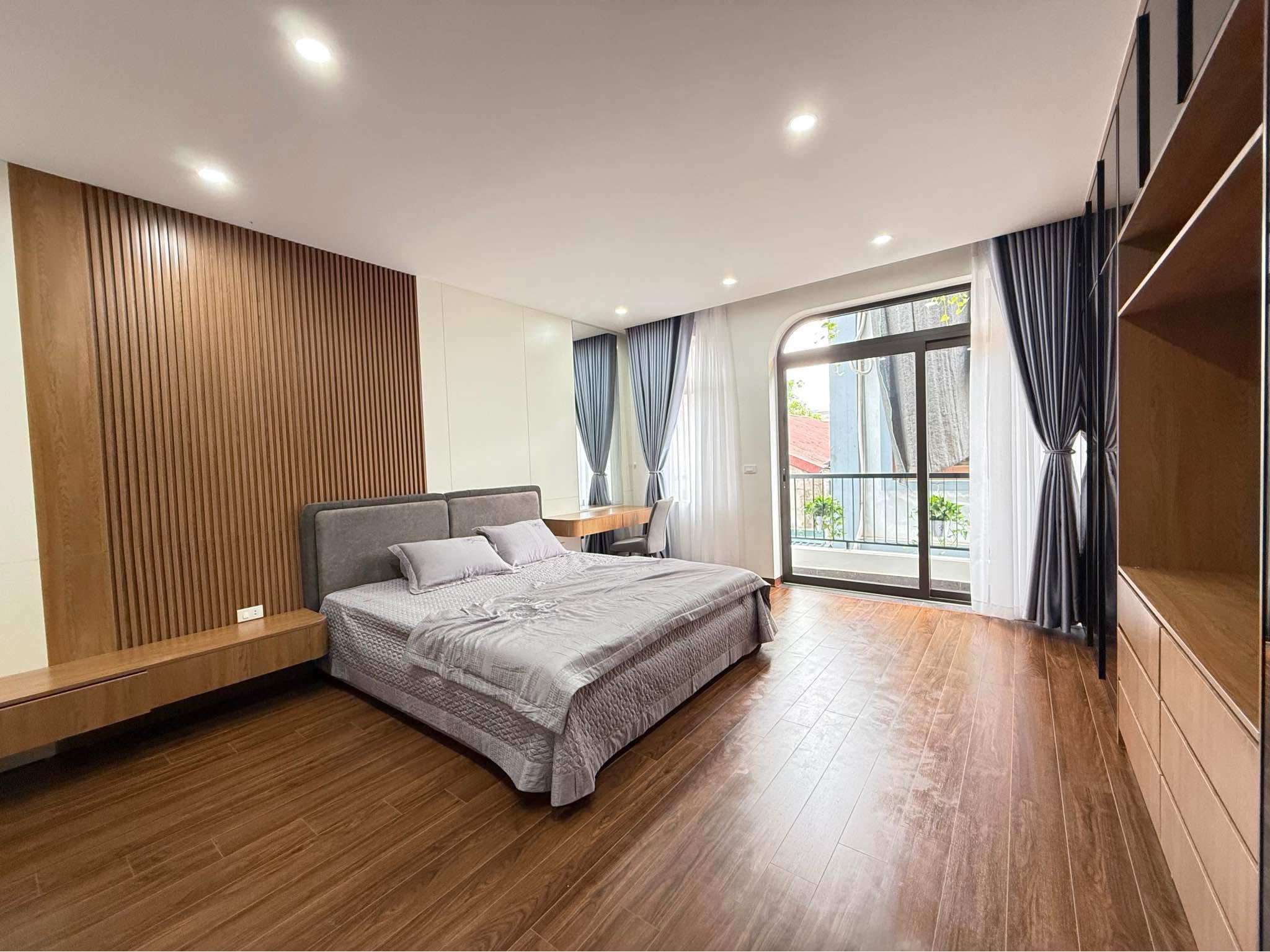 Nhà Đẹp Âu Cơ – Thang máy – 20m Oto – 7 Ngủ – nhỉnh 13 tỷ.