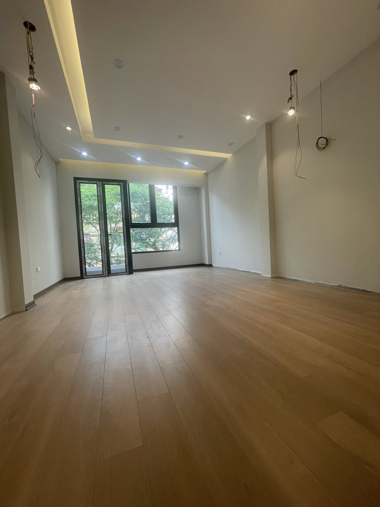 Mặt phố Hoàng Cầu 70m 5 tầng mt 4m 27.9 tỷ thang máy ô tô tránh kinh doanh 0986073333