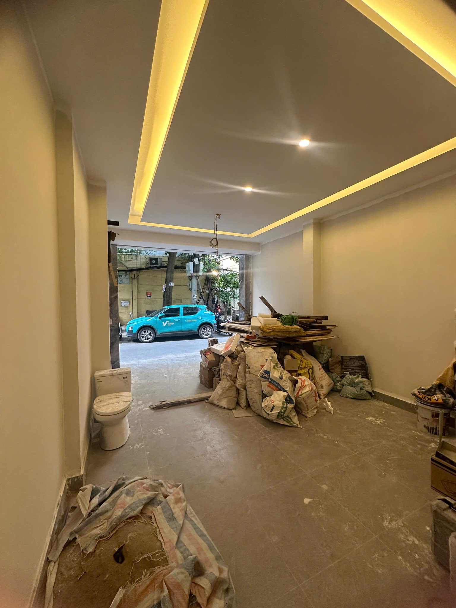 Mặt phố Hoàng Cầu 70m 5 tầng mt 4m 27.9 tỷ thang máy ô tô tránh kinh doanh 0986073333