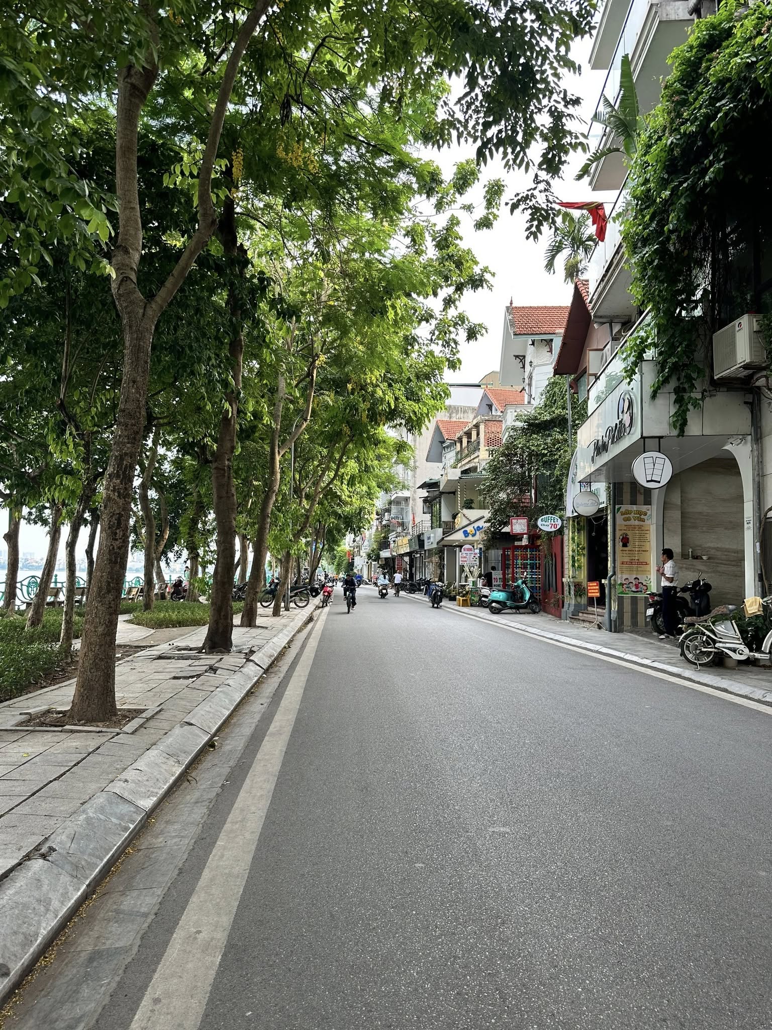 Bán nhà Mặt Phố Nhật Chiêu,Tây Hồ 85m/ MT 6.1m 65 Tỷ, Mặt View Hồ Tây, 2 Thoáng