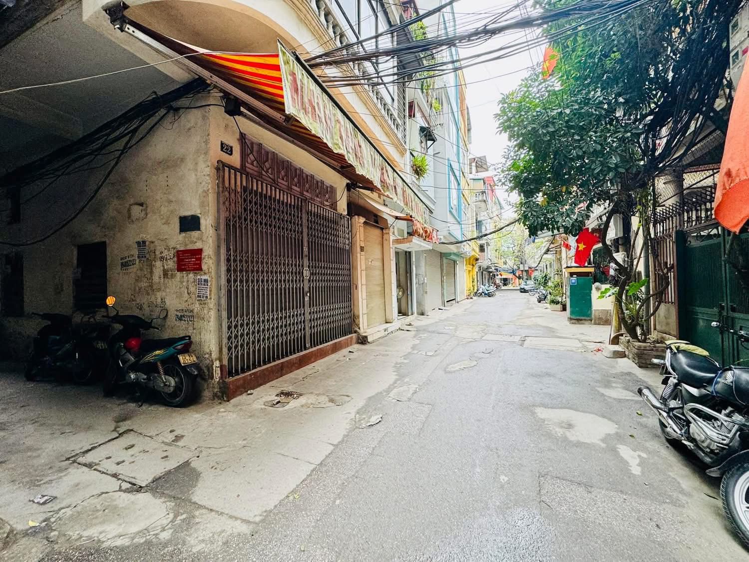 Bán Đất, Lô Góc-Ngõ 34 Hoàng Cầu (Nguyễn Phúc Lai) 71m2/ 4 Tầng/ MT 6.4m 22 Tỷ