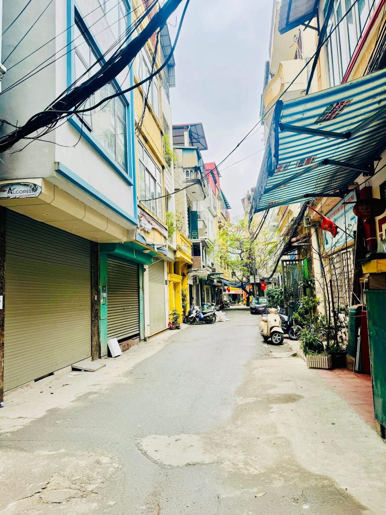 Bán Đất, Lô Góc-Ngõ 34 Hoàng Cầu (Nguyễn Phúc Lai) 71m2/ 4 Tầng/ MT 6.4m 22 Tỷ