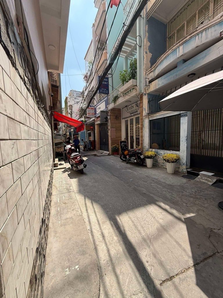 VIP PHÚ NHUẬN – 4 TẦNG – 41M2 – 7PN NHỈNH 8 TỶ CÓ HĐT 20TR/THÁNG