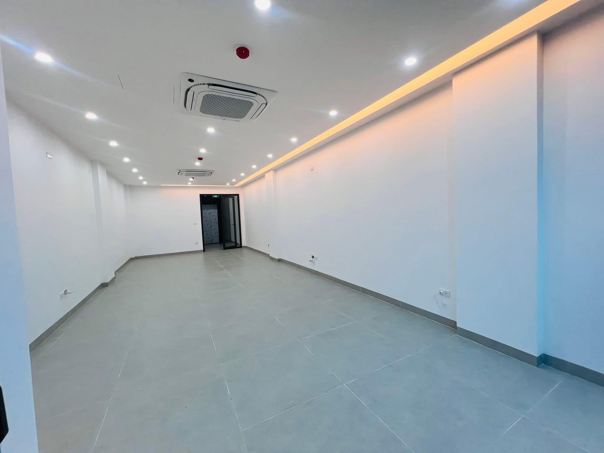 Bán Tòa Building Phố Vũ Phạm Hàm (Nguyễn Khang) 75m/9T Thang máy, MT 4.5m 34.8 Tỷ