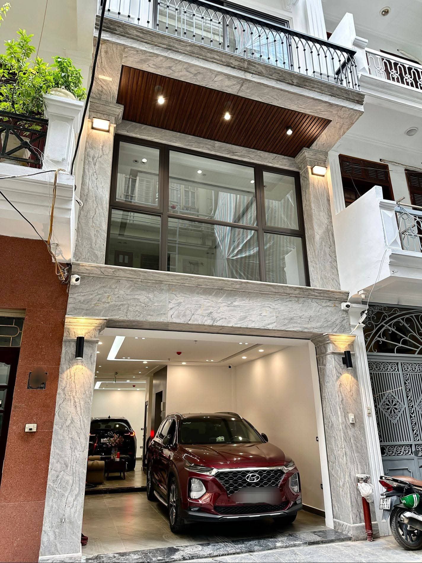 Bán nhà Hoàng Quốc Việt – 7 tầng thang máy – ô tô vào nhà – 2 mặt ngõ – chỉ 25.2 tỷ