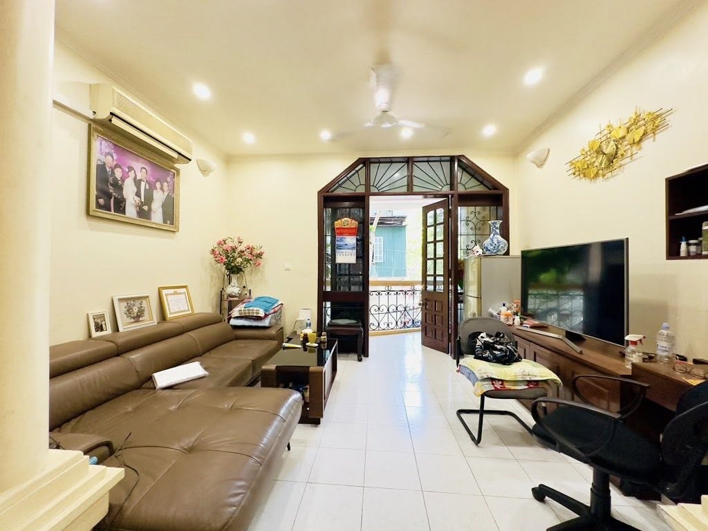 Gần Văn Cao, phân lô ô tô tránh, gần 70m mặt tiền 4.8m, siêu hiếm, chỉ 25 tỷ