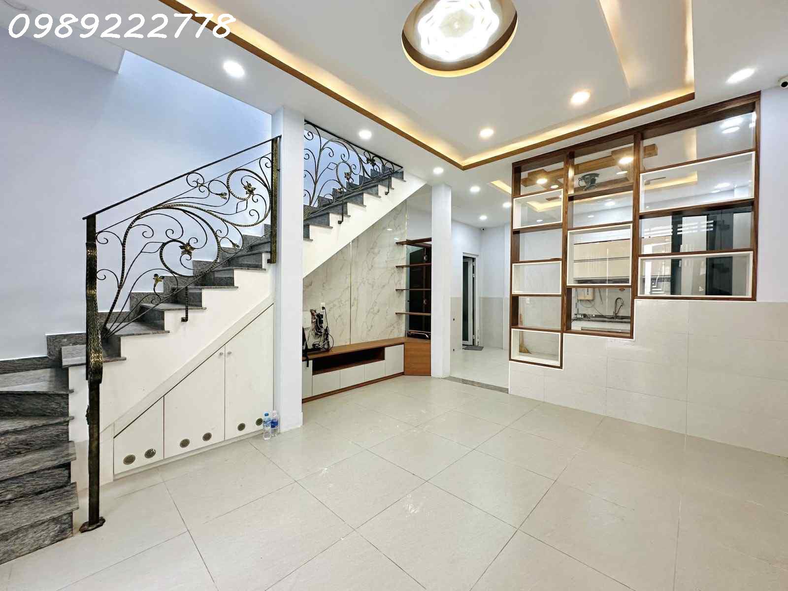 BÁN NHÀ NGAY CMT8 , P11 QUẬN 3 – ĐẸP 51M2 (4.3×8.1 nở hậu 7.4) – 2 TẦNG, 3 PN, 1 PHÒNG LÀM VIỆC – 50 MÉT RA MẶT TIỀN. MT 51