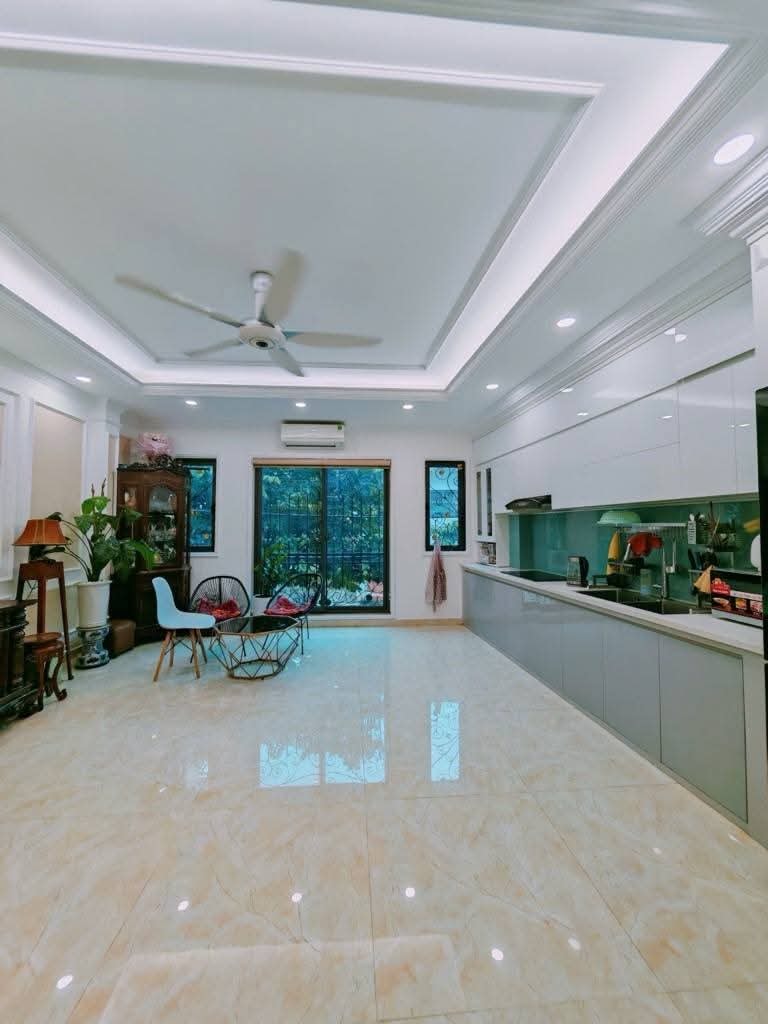 Bán nhà Hoàng Quốc Việt – 7 tầng thang máy – ô tô vào nhà – 2 mặt ngõ – chỉ 25.2 tỷ