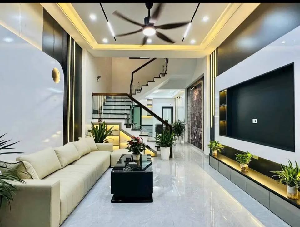 HƠN 7 TỶ – 40M – BÁN NHÀ DÂN XÂY NGỌC THỤY, LONG BIÊN, Ô TÔ ĐỖ CỬA, GẦN VIỆT PHÁP, KHAI SƠN