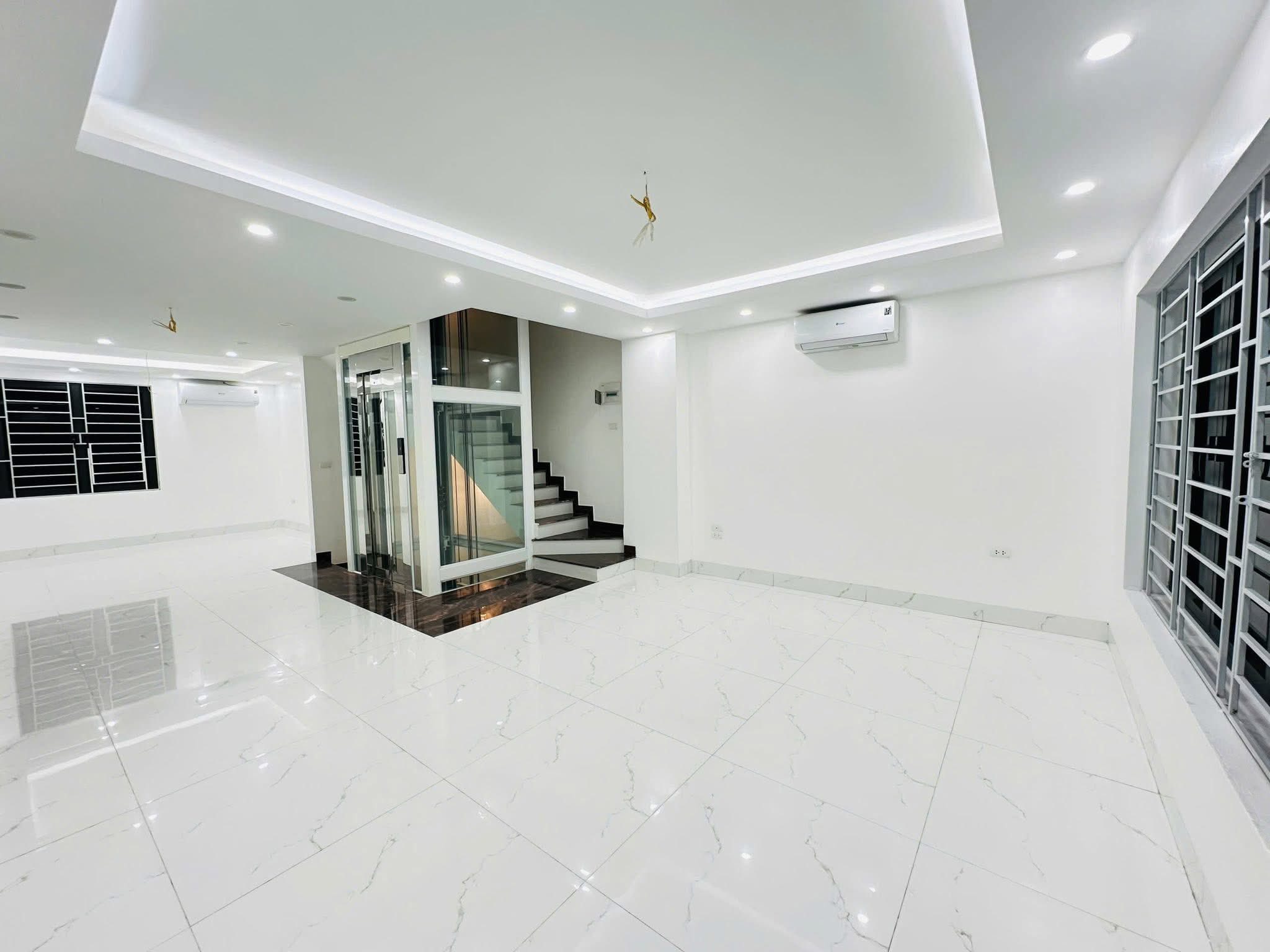 Bán nhà Ôtô đỗ cửa,Hoàng Quốc Việt 60m2/ 6T Thang máy, MT 5.1m 26.5 Tỷ, Mới đẹp