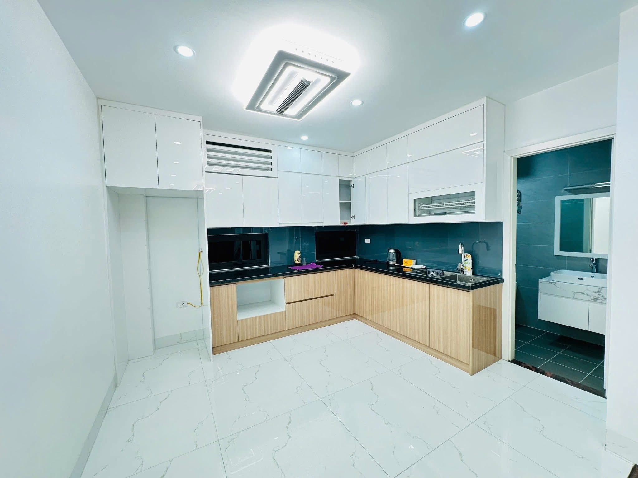 Bán nhà Ôtô đỗ cửa,Hoàng Quốc Việt 60m2/ 6T Thang máy, MT 5.1m 26.5 Tỷ, Mới đẹp