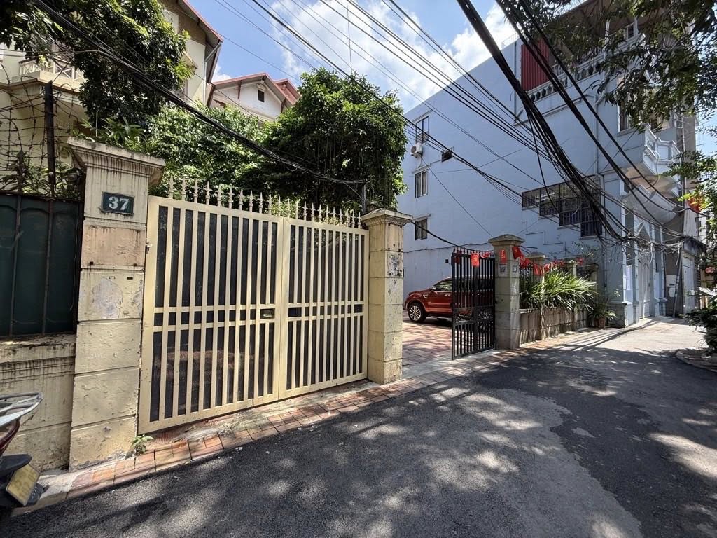 Bán nhà Ngọc Hà – Ô tô vào nhà – 100m² giá chỉ 200tr/m², hiếm có