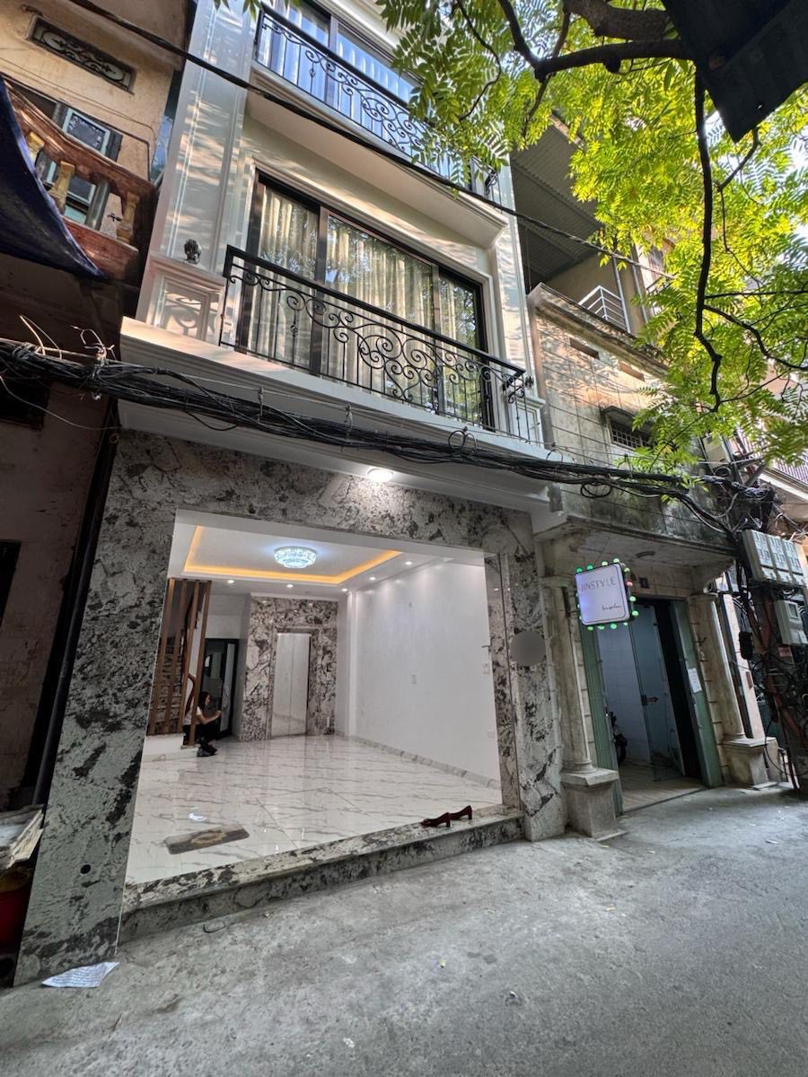 CỰC HIẾM-Nhà Phố Thụy Khuê 37m/ 7T Thang máy, MT 4.2m 18 Tỷ, mới đẹp ở ngay
