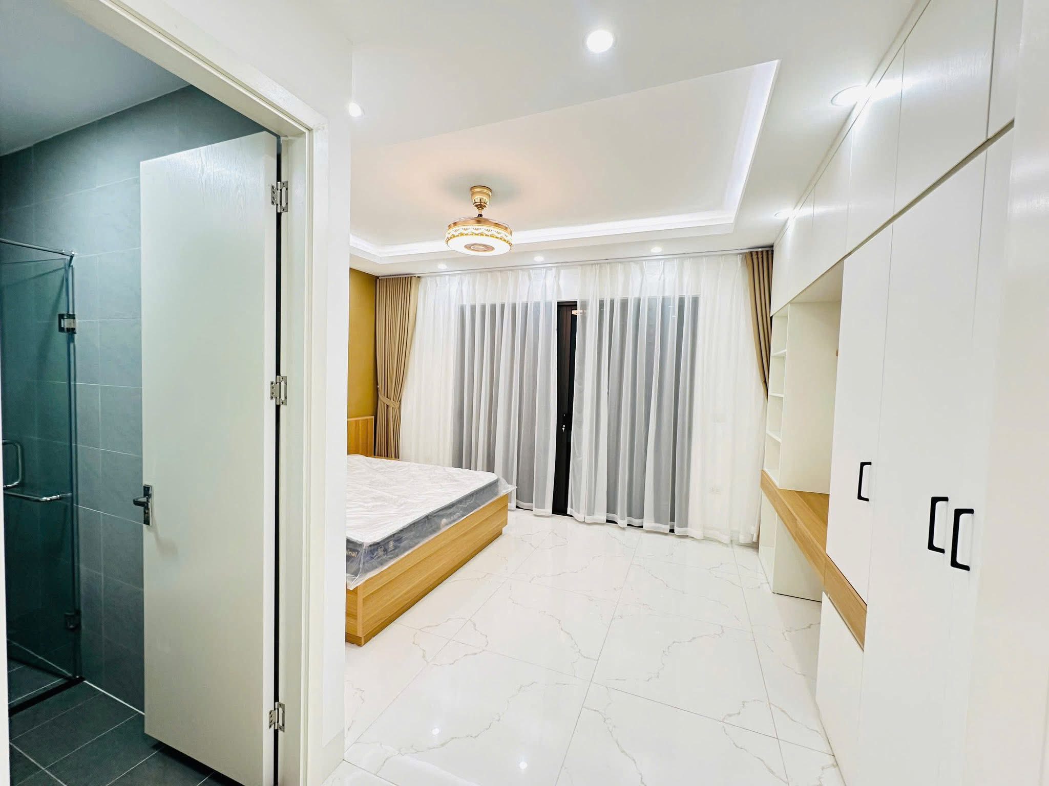 Bán nhà Ôtô đỗ cửa,Hoàng Quốc Việt 60m2/ 6T Thang máy, MT 5.1m 26.5 Tỷ, Mới đẹp