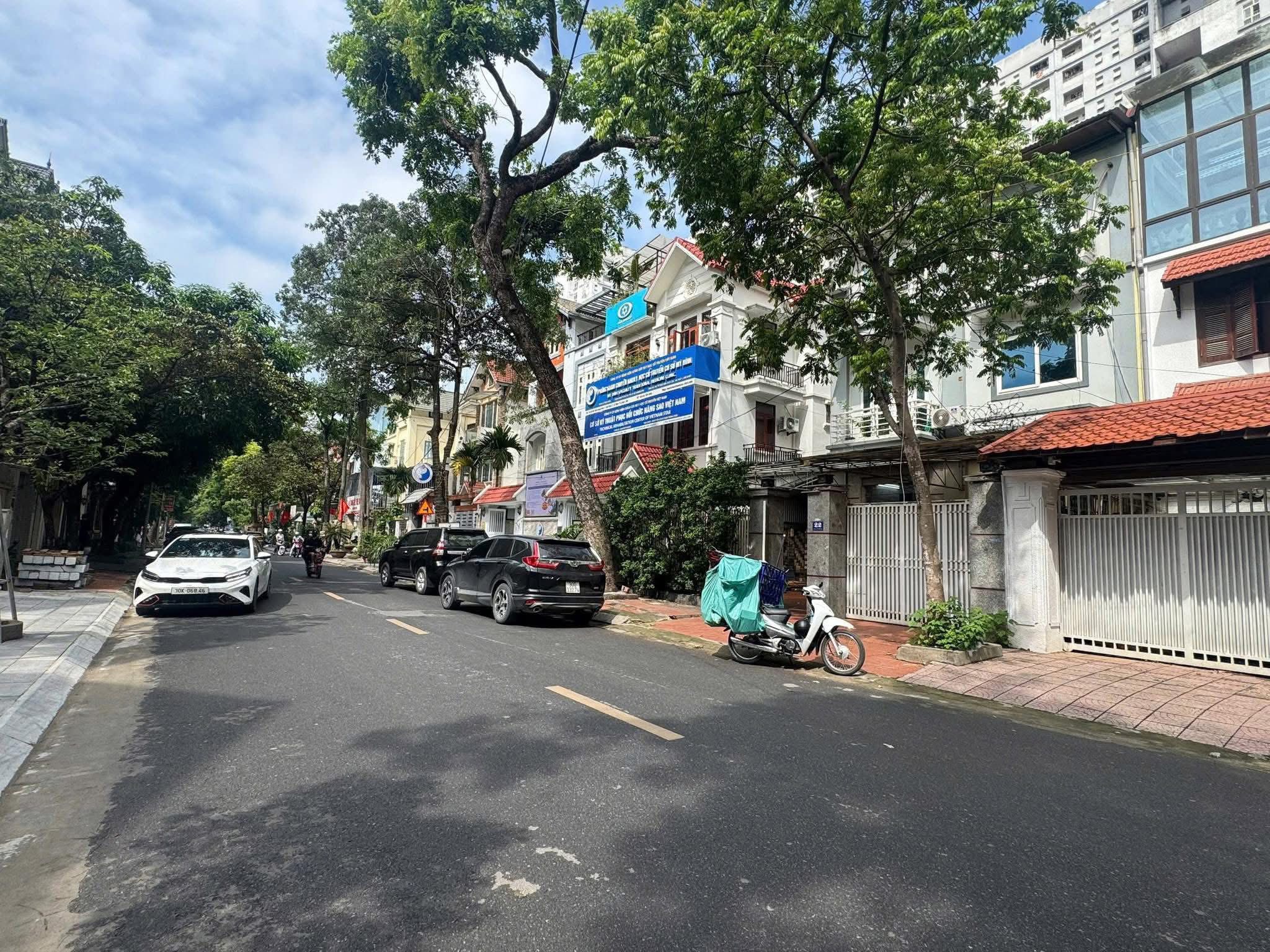 Bán nhà Mặt Phố Bùi Xuân Phái (Hàm Nghi) 200m/ 4 Tầng/ MT 10m 70 Tỷ, Dân trí cao