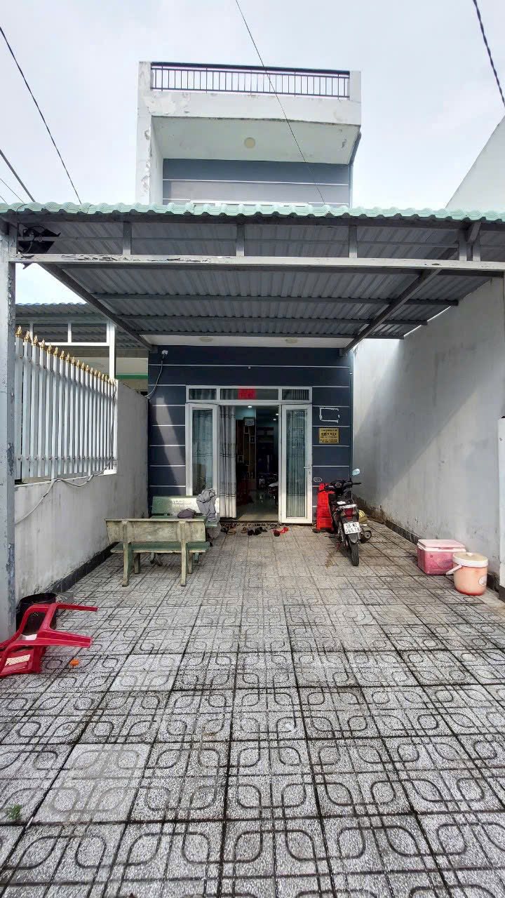 Bán gấp nhà tại Xã Bình Chánh, huyện Bình Chánh., nở hậu chữ L 6m .Giá giảm mạnh, chưa tới 3 tỷ đồng.