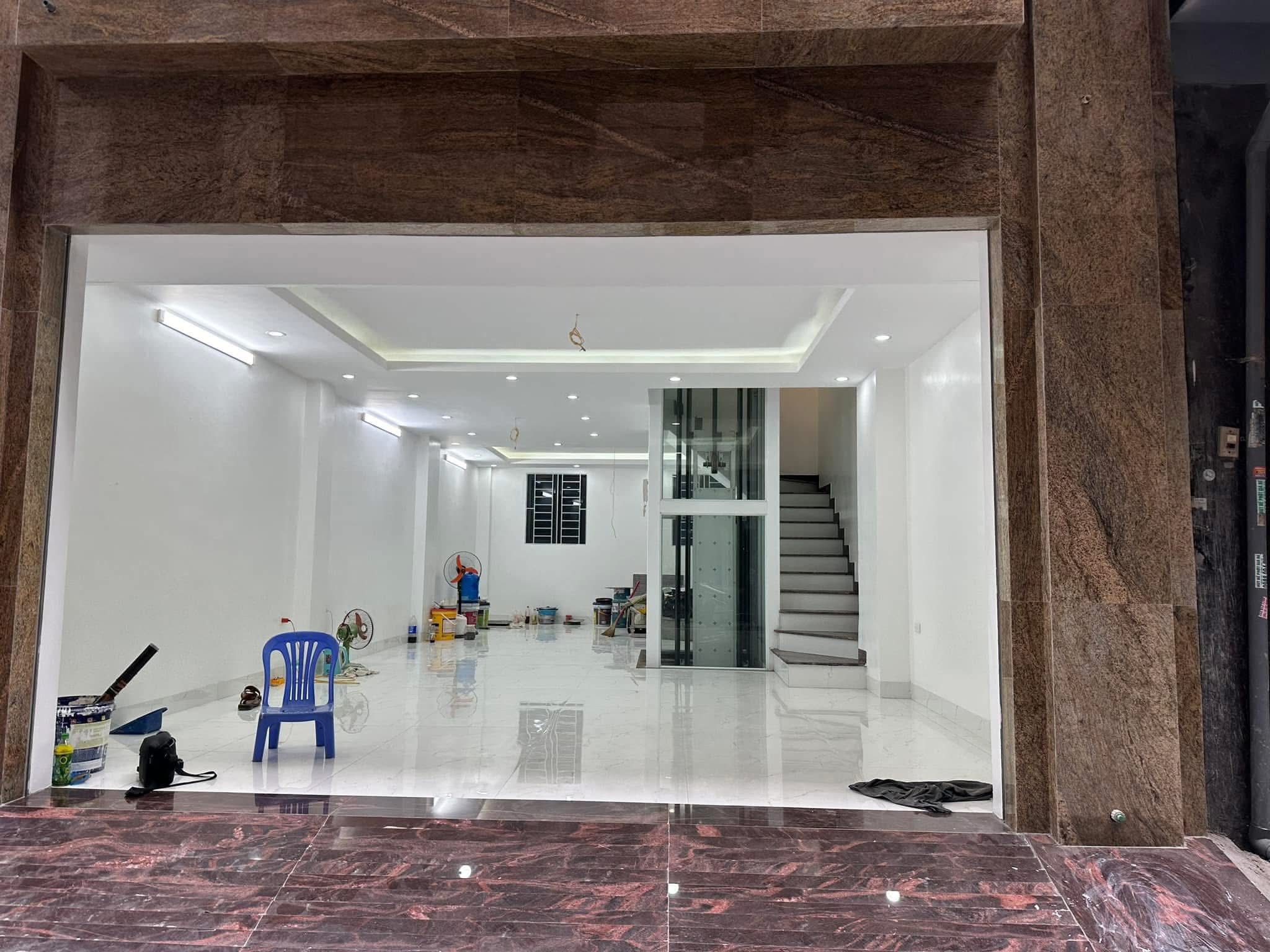 Bán nhà Ôtô đỗ cửa,Hoàng Quốc Việt 60m2/ 6T Thang máy, MT 5.1m 26.5 Tỷ, Mới đẹp