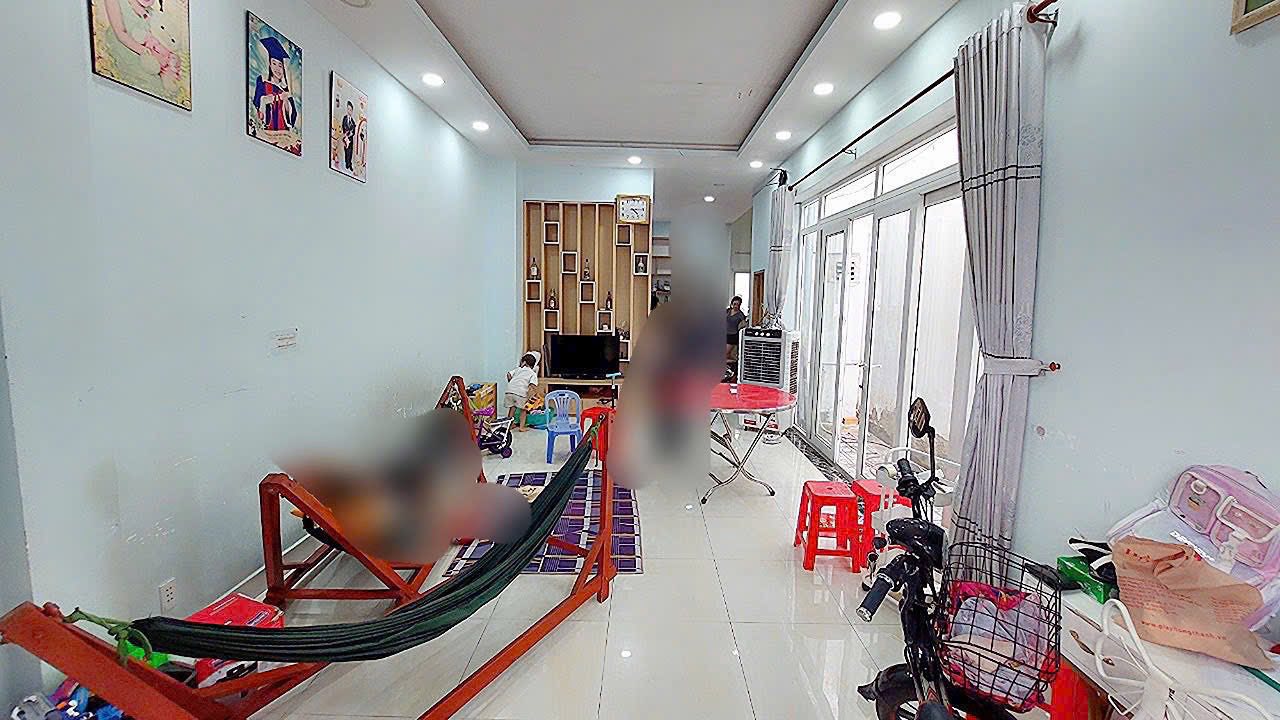 Bán gấp nhà tại Xã Bình Chánh, huyện Bình Chánh., nở hậu chữ L 6m .Giá giảm mạnh, chưa tới 3 tỷ đồng.