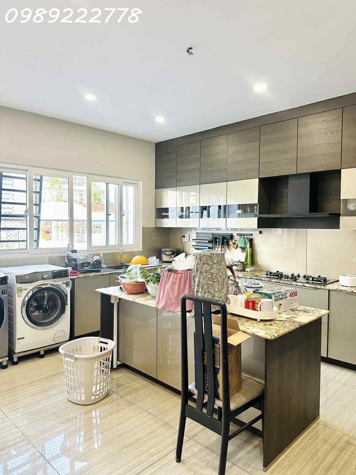 MẶT TIỀN KINH DOANH HUỲNH VĂN BÁNH – PHƯỜNG 11– PHÚ – THANG MÁY – 5 TẦNG – 6 PHÒNG MASTER – THIẾT KẾ ĐẲNG CẤP – THÍCH HỢP KINH DOANH CĂN HỘ CAO CẤP .MT 30
