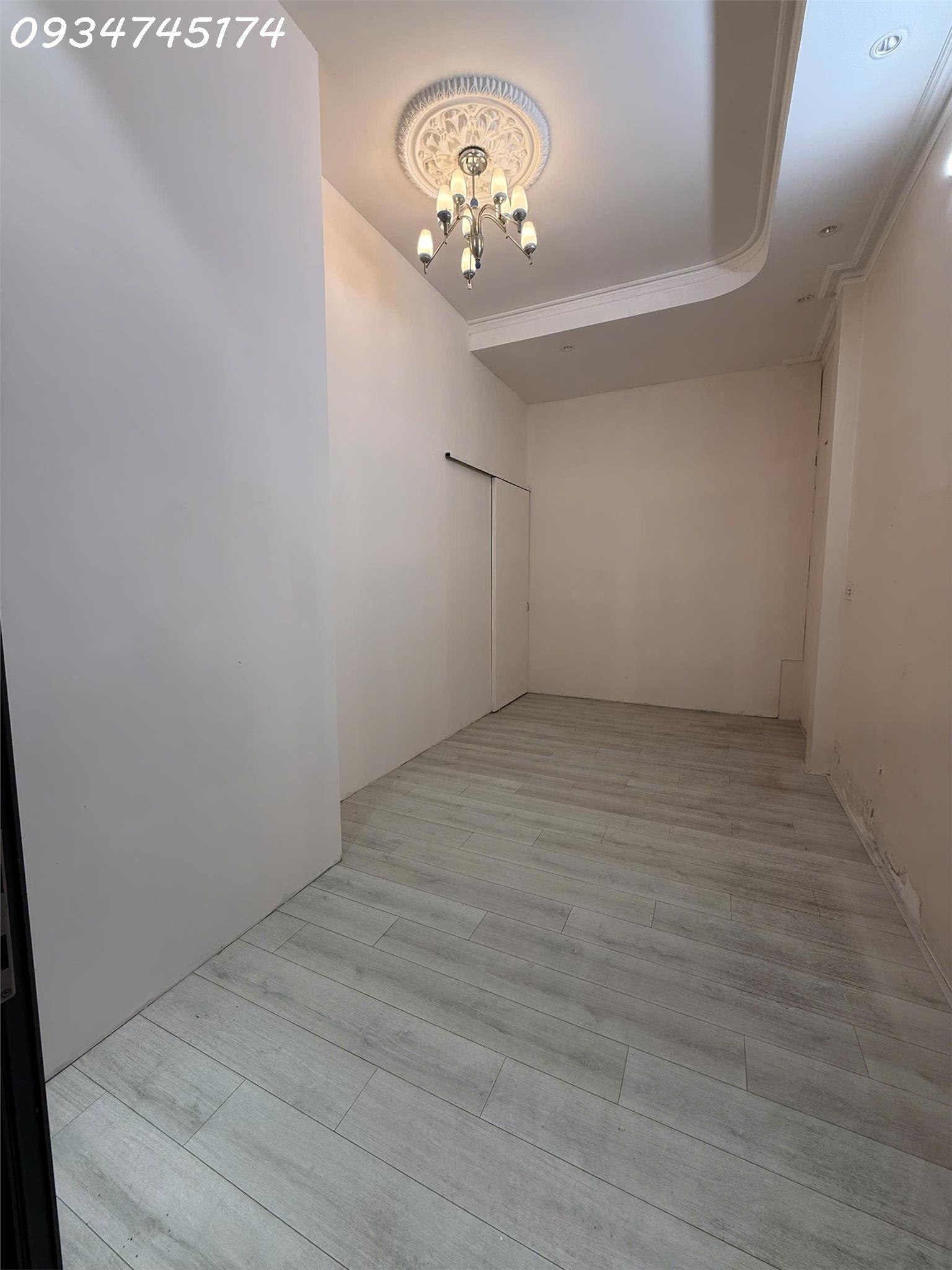 Cho thuê mặt bằng hẻm 2 xe hơi tránh nhau được đường Lê Văn Sỹ , Quận Phú Nhuận