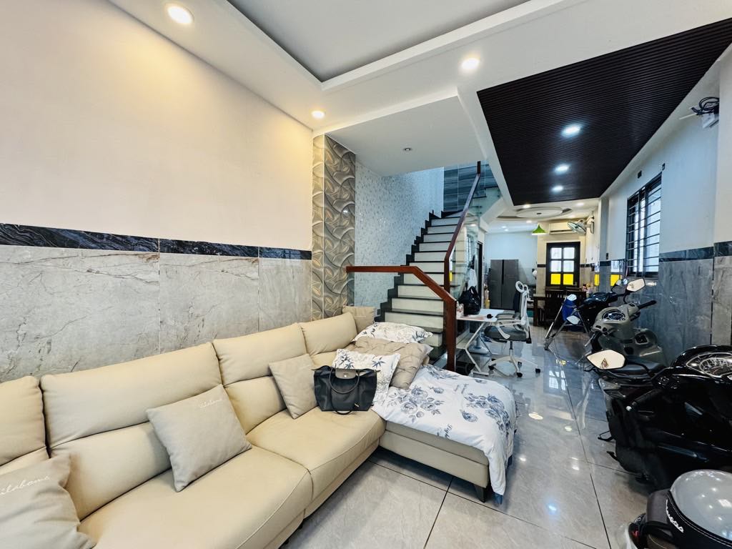 NHỈNH 10TỶ CÒN BỚT – HIẾM – NHỈNH NHÀ HẺM XE HƠI GẦN 45M2 (3,5 x13 ) SÁT MẶT TIỀN NGUYỄN GIA TRÍ – BÌNH THẠNH – KHU VIP HIẾM NHÀ BÁN – VỪA Ở VỪA KINH DOANH CỰC TỐT