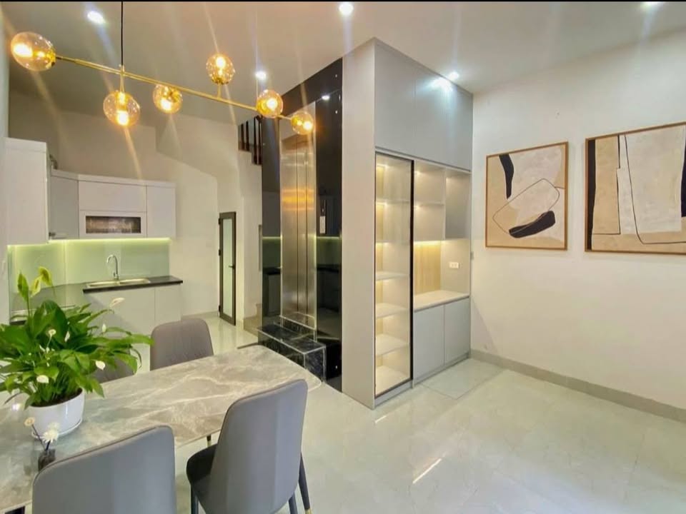 CHỈ 8.XX TỶ – 45M BÁN NHÀ NGỌC THUỴ- GẦN Ô TÔ- GẦN NHÀ VĂN HOÁ – THANG MÁY- FULL NỘI THẤT.