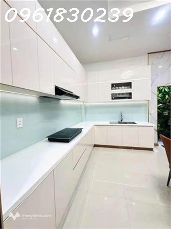 Bán nhà hẻm 8m – vừa ở vừa kinh doanh – nhà vị trí cực đẹp gần CC Dream Home